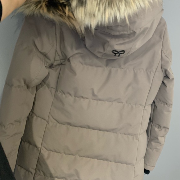 Aritzia Anton Paka - Picture 2 of 7